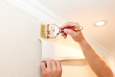 Pose de papier peint à Engins — revêtements muraux et toiles de verre